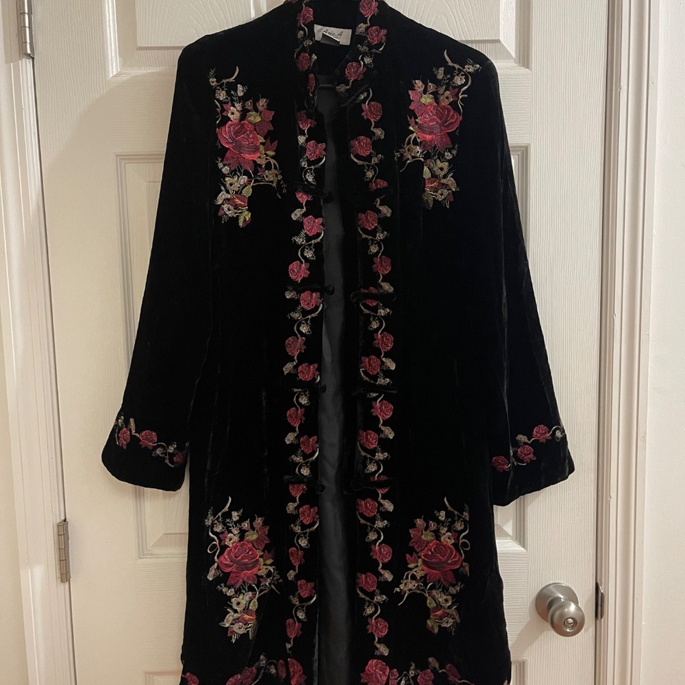 Anis A floral embroidered silk/rayon coat - Picture 2 of 6